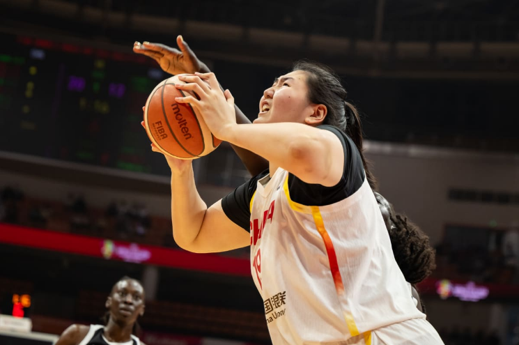 统治力！张子宇不到9分钟高效11+5 连续3场上双队内唯一